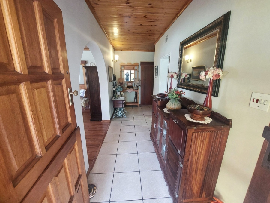 5 Bedroom Property for Sale in Oudtshoorn South Western Cape